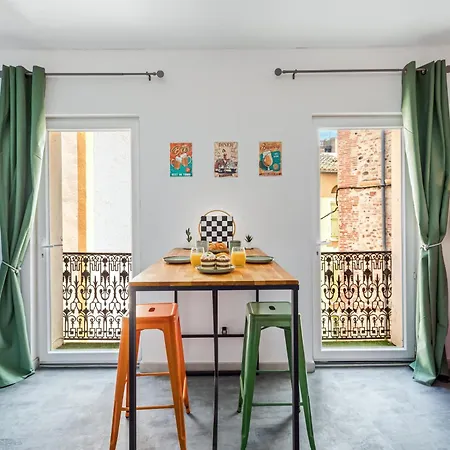 Retro Game Room Avec Jacuzzi Apartment